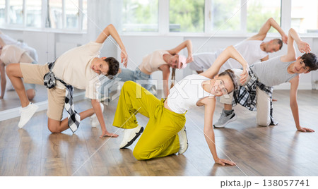 Teen girl with group of teenage friends, learn to dance hip hop Teen girl with group of teenage friends, learn to dance hip hop 138057741