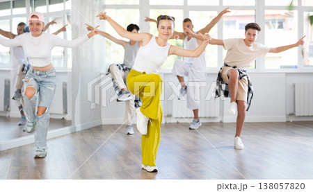 Teen girl with group of teenage friends, learn to dance hip hop Teen girl with group of teenage friends, learn to dance hip hop 138057820