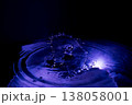 水面にはじけるしずくと波紋【紫色】 138058001