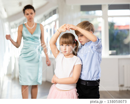 Boy and girl in pair train to dance contemporary vigorous hustle during classes. 138058073