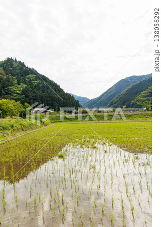 兵庫県朝来市の円山川付近の田舎風景 兵庫県朝来市の円山川付近の田舎風景 138058292