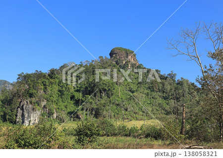 ラオスのカムムアン県クーンカム郡の周辺風景 ラオスのカムムアン県クーンカム郡の周辺風景 138058321