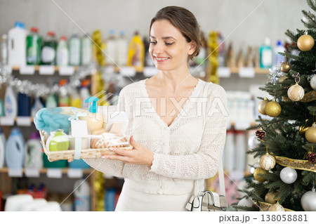Young woman buyer chooses cosmetics gift set for christmas Young woman buyer chooses cosmetics gift set for christmas 138058881