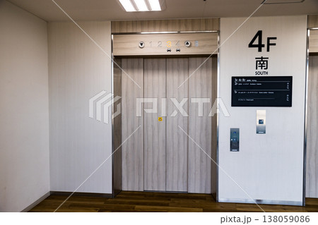 エレベーターホール 138059086