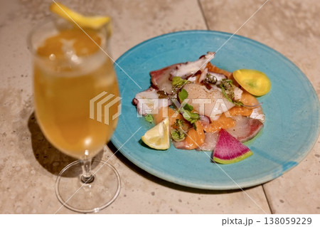 瀬戸内レモンビールと彩り豊かな魚介のカルパッチョ 138059229