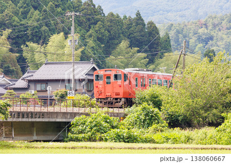 兵庫県朝来市の播但線と田舎風景 兵庫県朝来市の播但線と田舎風景 138060667