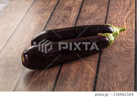 Ripe raw organic natural eggplant 138062164