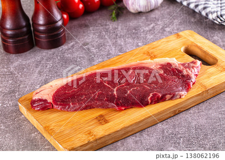 Raw beef sriploin marble beef Raw beef sriploin marble beef 138062196