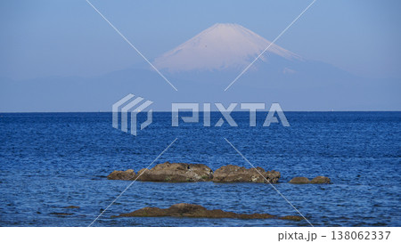 三浦半島の和田長浜の冬 三浦半島の和田長浜の冬 138062337