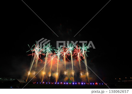 夜空に咲く花火 138062657