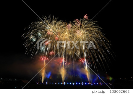 夜空に咲く花火 138062662