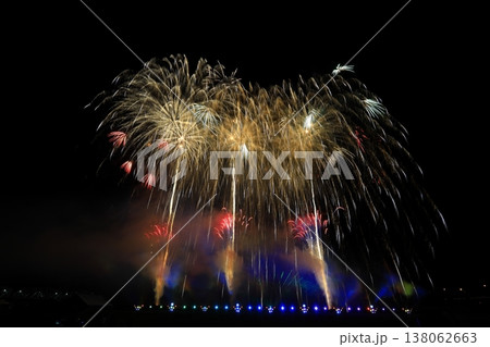 夜空に咲く花火 138062663
