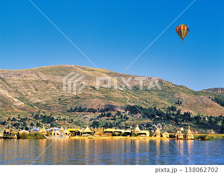 チチカカ湖のトトラでできた島ウロス島の絶景 138062702