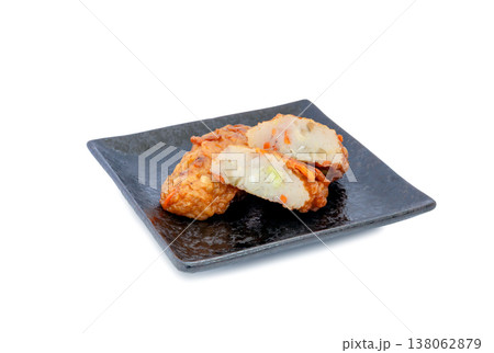 そのまま食べても美味しい海鮮入り揚げカマボコ【白背景・切り抜き】 そのまま食べても美味しい海鮮入り揚げカマボコ【白背景・切り抜き】 138062879