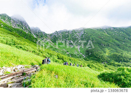 千畳敷カールの登山道と絶景 千畳敷カールの登山道と絶景 138063678