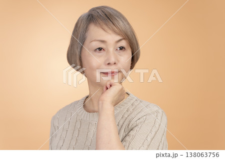 シニア女性のヘアスタイル シニア女性のヘアスタイル 138063756