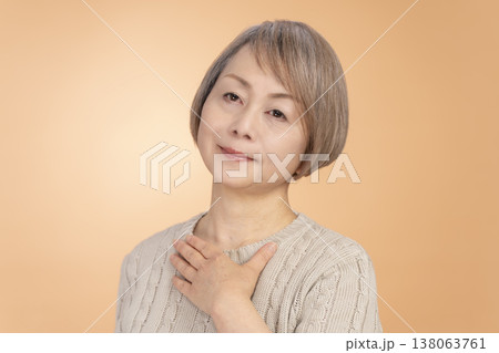 シニア女性のヘアスタイル 138063761