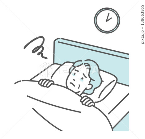 夜中に目が覚めて眠れないシニア女性のイラスト(不眠症・中途覚醒) 夜中に目が覚めて眠れないシニア女性のイラスト(不眠症・中途覚醒) 138063955
