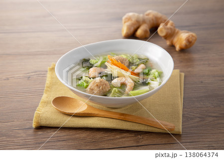 具沢山の生姜スープ 138064374