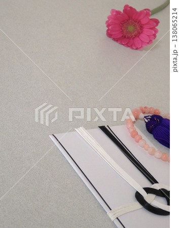 不祝儀袋と数珠 不祝儀袋と数珠 138065214