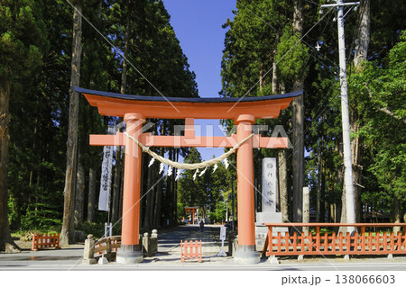 櫛引八幡宮赤鳥居 櫛引八幡宮赤鳥居 138066603