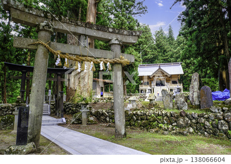 鳥居と八海神社社殿 鳥居と八海神社社殿 138066604