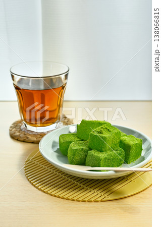 美味しそうな抹茶わらび餅 138066815