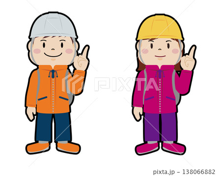 防災対策を呼びかけるヘルメット姿の男女イラストセット 138066882