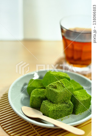 美味しそうな抹茶わらび餅 138066883