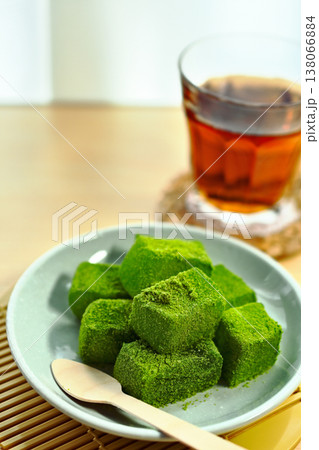 美味しそうな抹茶わらび餅 138066884