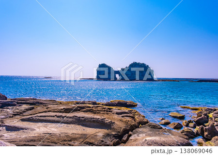 南紀白浜の円月島 138069046