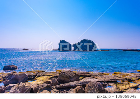 南紀白浜の円月島 138069048