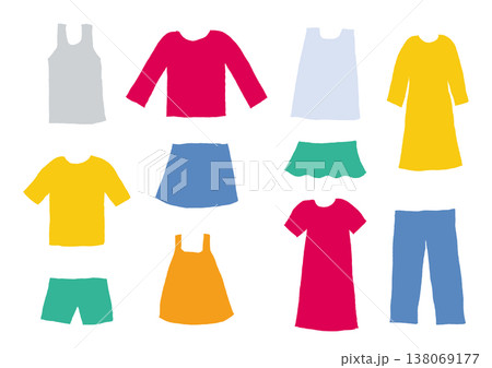 Tシャツやズボンなどの衣類のカラフルでシンプルな手描きイラストセット Tシャツやズボンなどの衣類のカラフルでシンプルな手描きイラストセット 138069177