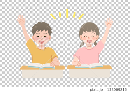 一名小學生和一名小學生舉起了手。 138069216