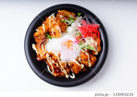唐揚げ丼 138069220