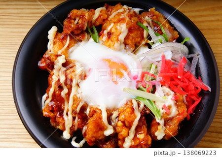 唐揚げ丼 138069223