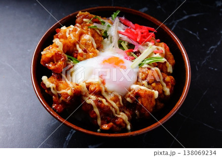 唐揚げ丼 138069234