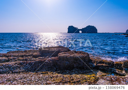 南紀白浜の円月島 138069476