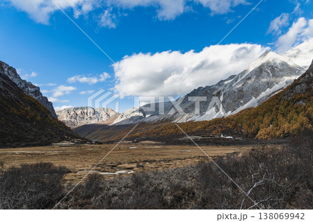The last Shangri La, view of autumn highland snow mountain of Yading Nature Reserve, snow-capped mountains, crystal clear lakes, vast grasslands, colorful forests, Shangri-La Town, Daocheng, Sichuan, The last Shangri La, view of autumn highland snow mountain of Yading Nature Reserve, snow-capped mountains, crystal clear lakes, vast grasslands, colorful forests, Shangri-La Town, Daocheng, Sichuan, 138069942