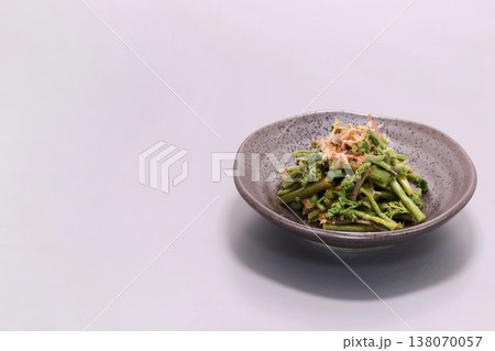 ワラビのおひたし　春の料理　蕨 138070057