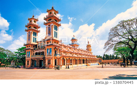 タイニンのカオダイ教寺院の景観 138070445