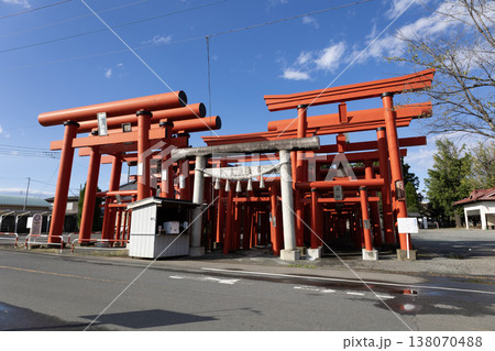 小泉稲荷神社の鳥居 138070488