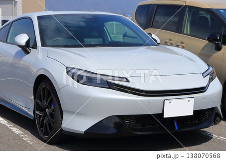 白い国産スポーツカー 138070568