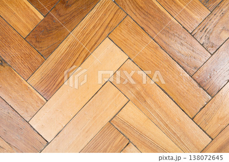 The floor is made of heterogeneous oak parquet. The floor is made of heterogeneous oak parquet. 138072645