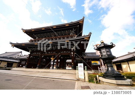 京都府 東本願寺・御影堂門(重要文化財) 京都市 下京区 常葉町 2022年2月 京都府 東本願寺・御影堂門(重要文化財) 京都市 下京区 常葉町 2022年2月 138073005