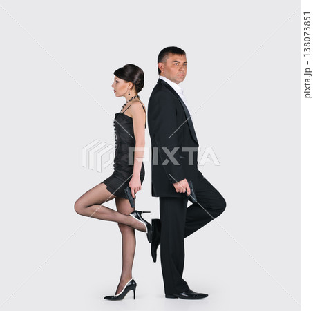Young couple with guns Young couple with guns 138073851