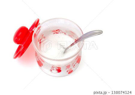 シュガーポットのグラニュー糖【白背景・切り抜き】 138074124