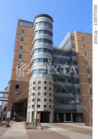 九州大学伊都キャンパス・理系ウエスト2号館 138075580