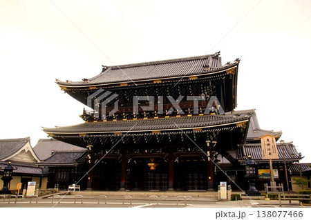 京都府　東本願寺・御影堂門（重要文化財） 京都市 下京区 常葉町　2022年2月 138077466