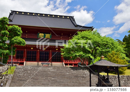 青空に映える日光山輪王寺・三仏堂　 138077986